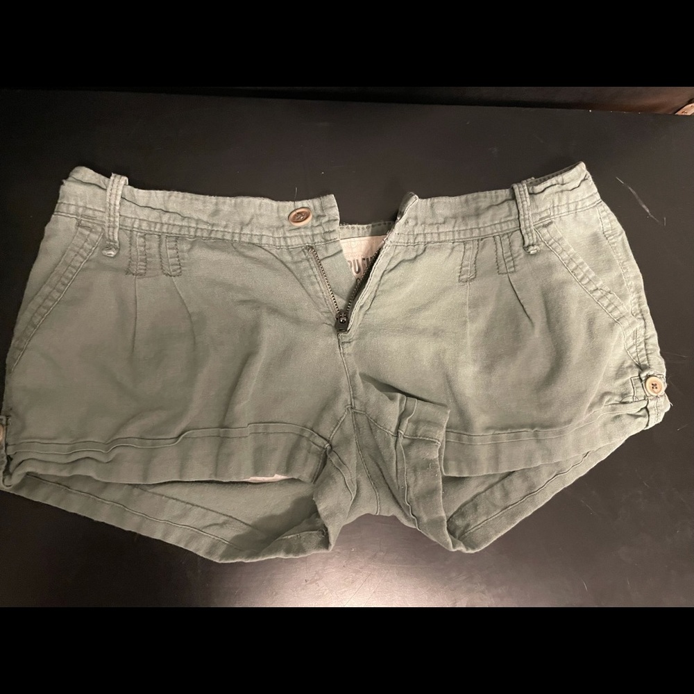 Size 0 green Ruehl shorts. Fits more like size 2.